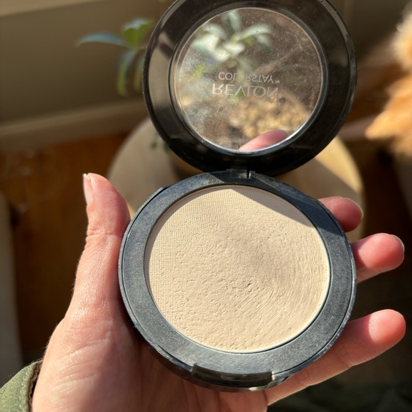 Revlon Colorstay Foundation Powder - Picture 2 of 2